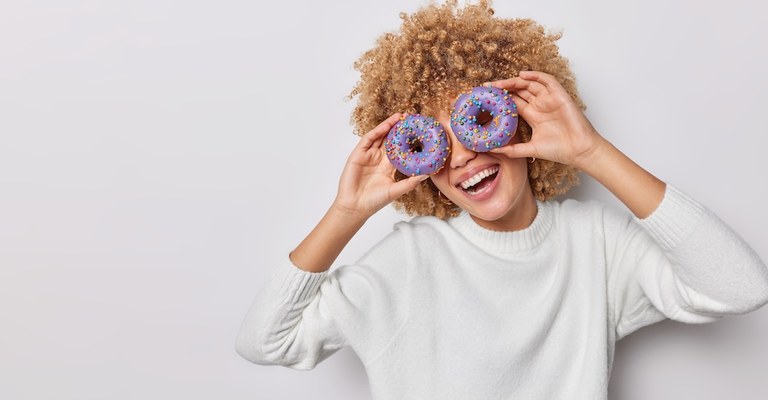 <span><b>Eat with your</b> <strong>eyes!</strong> The importance of strong photography for your Bakery</span>
<span><span/></span>